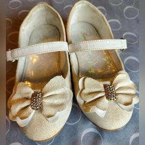 Sparkly white sz 9 dress shoes